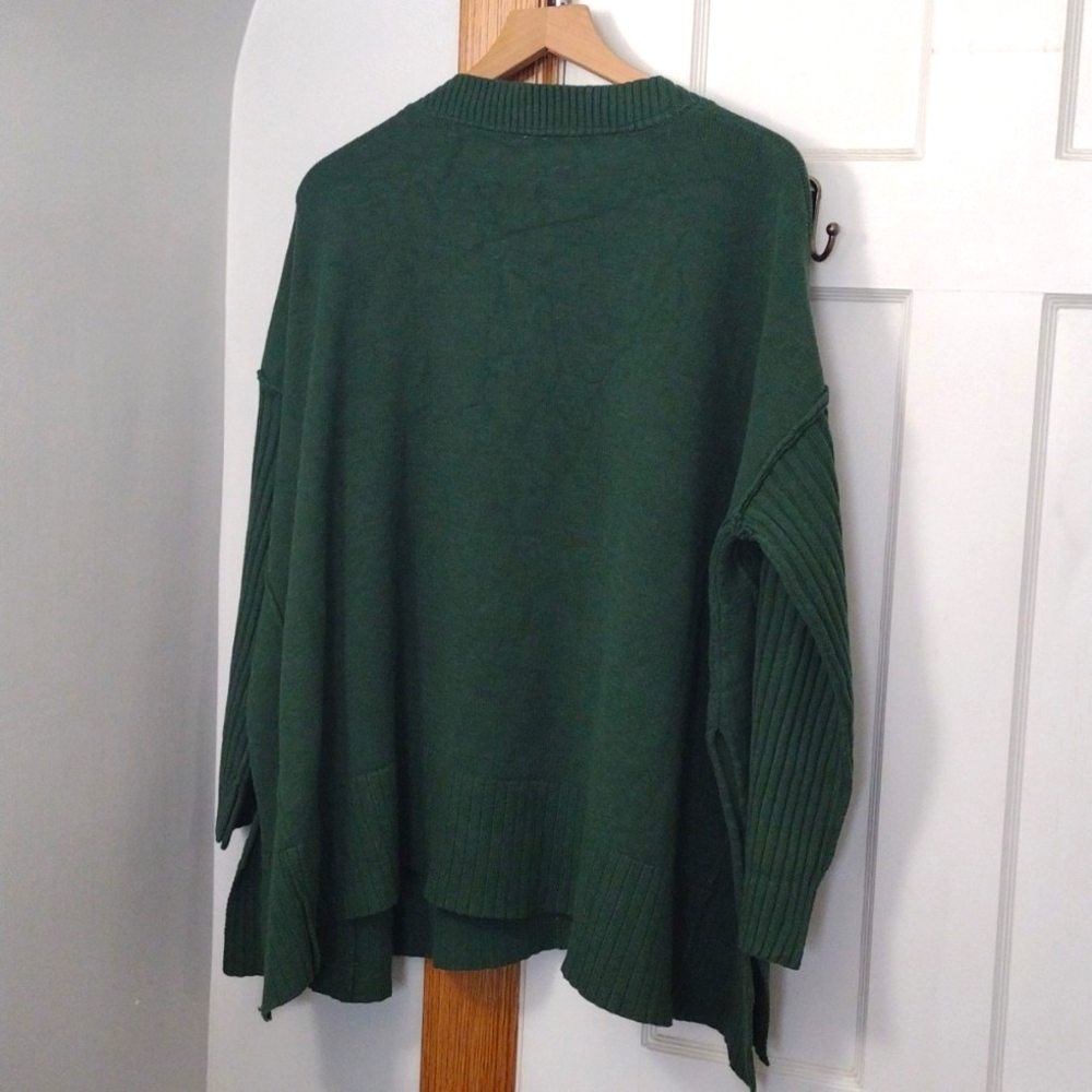 FREE PEOPLE V- Neck Sweater Green Size L NWT - Picture 9 of 13